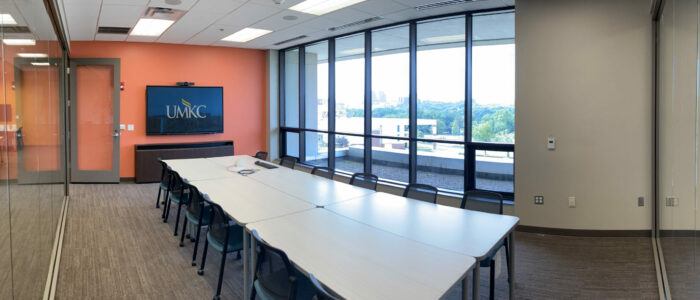Picture of seminar room in the library's Digital Collaboration Studio